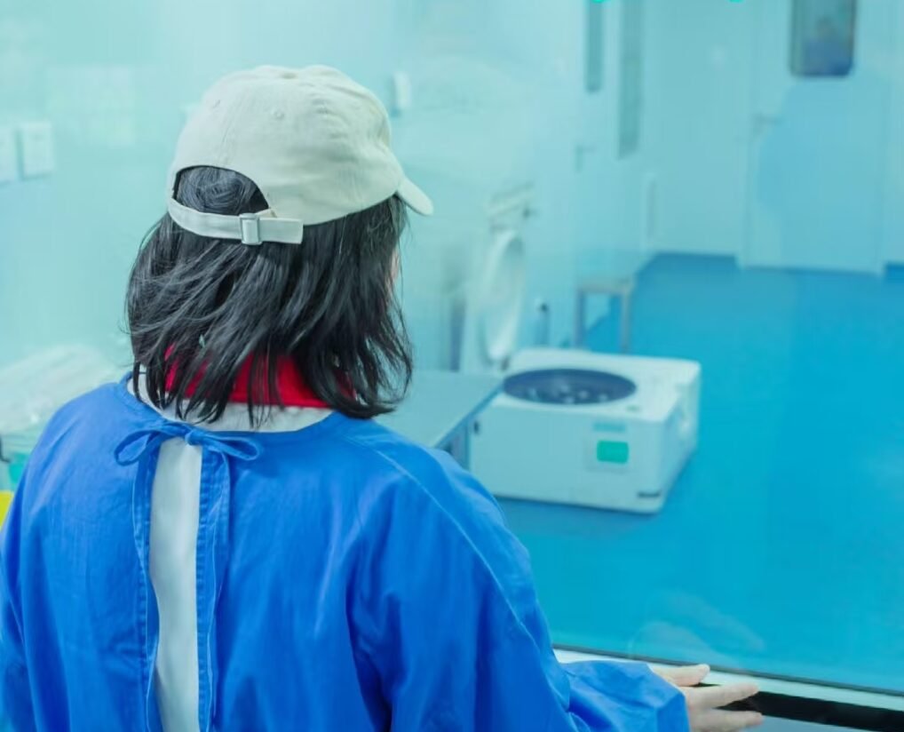 Semi-Enclosed Reception